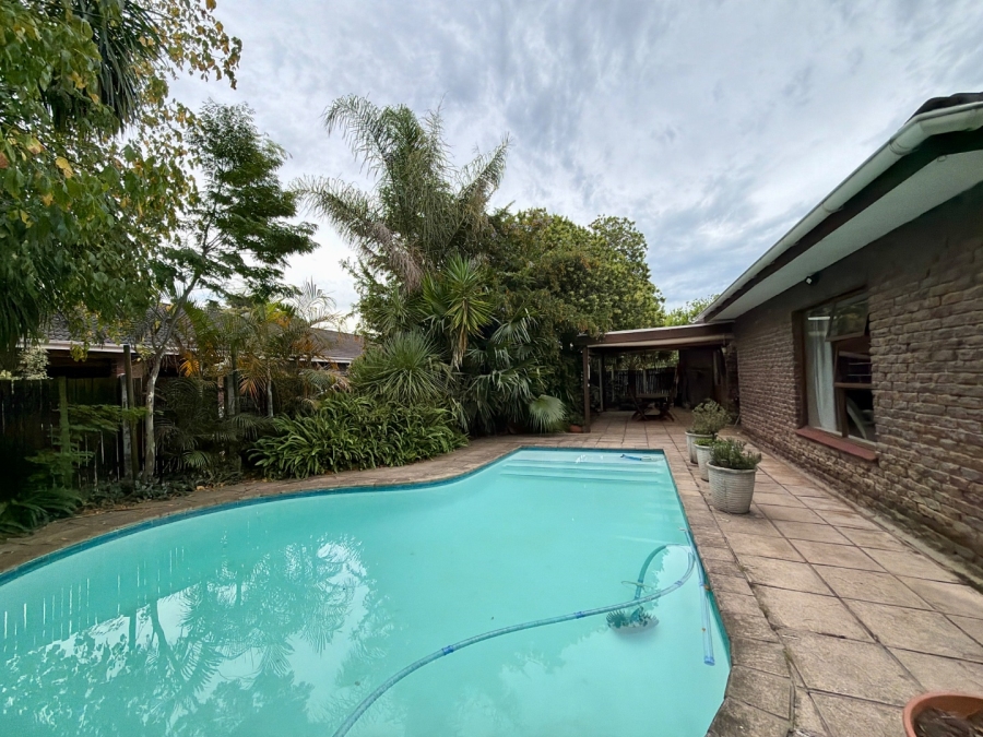 4 Bedroom Property for Sale in Loerie Park Western Cape